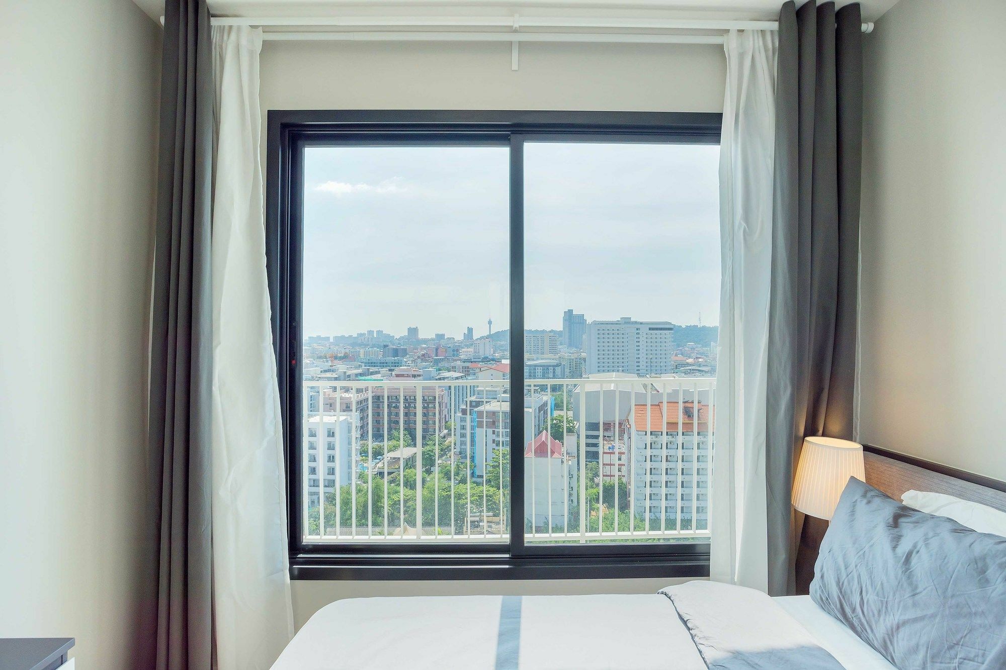 Favstay - The Base Central Pattaya Bagian luar foto