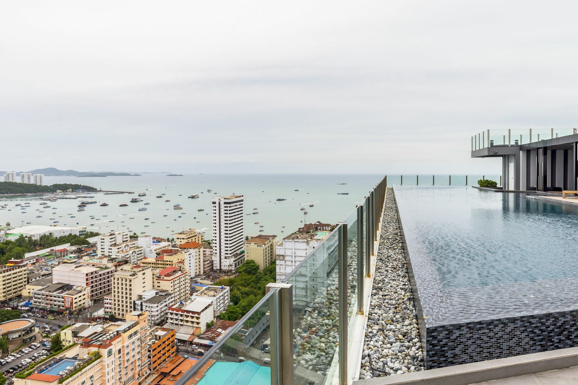 Favstay - The Base Central Pattaya Bagian luar foto