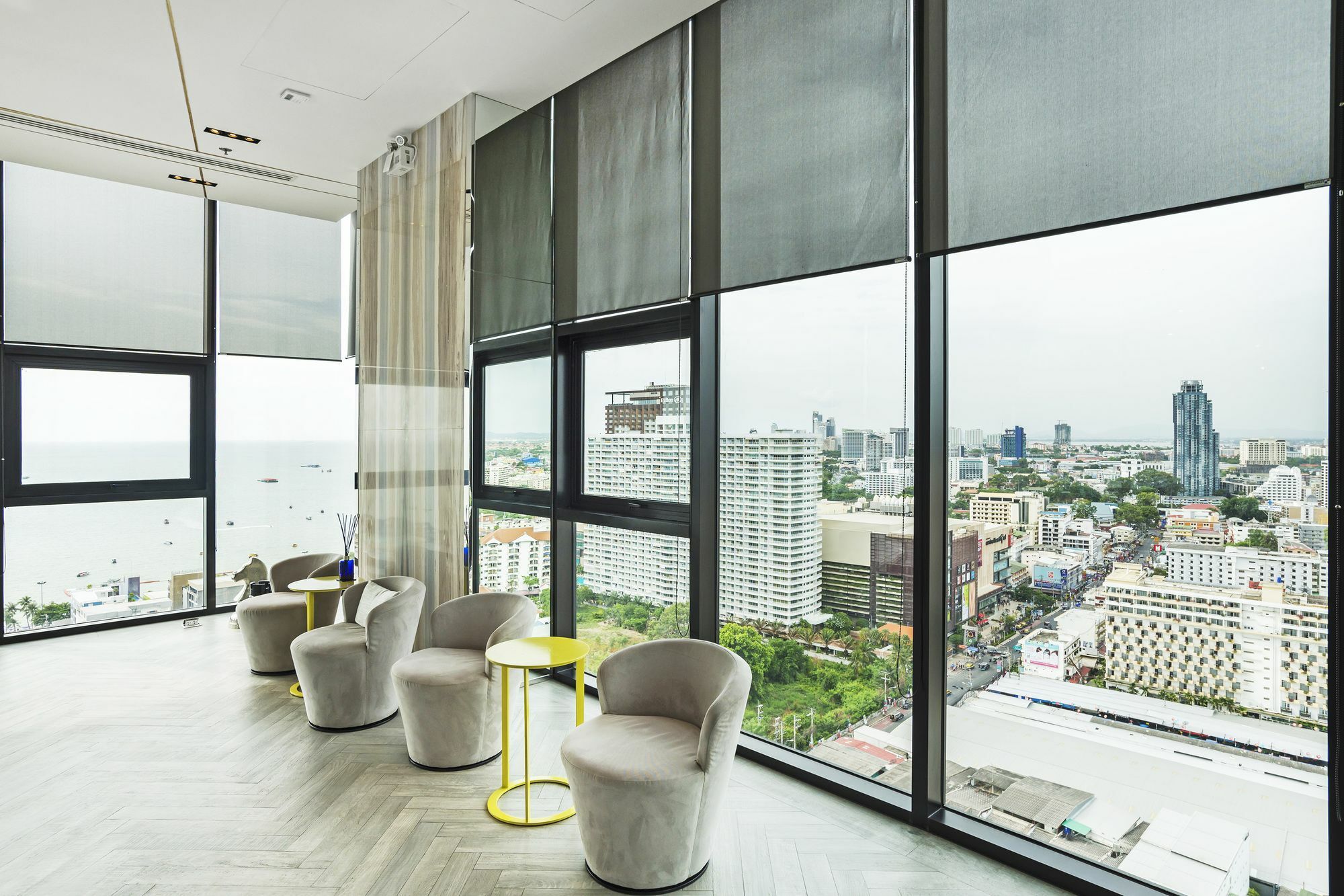 Favstay - The Base Central Pattaya Bagian luar foto