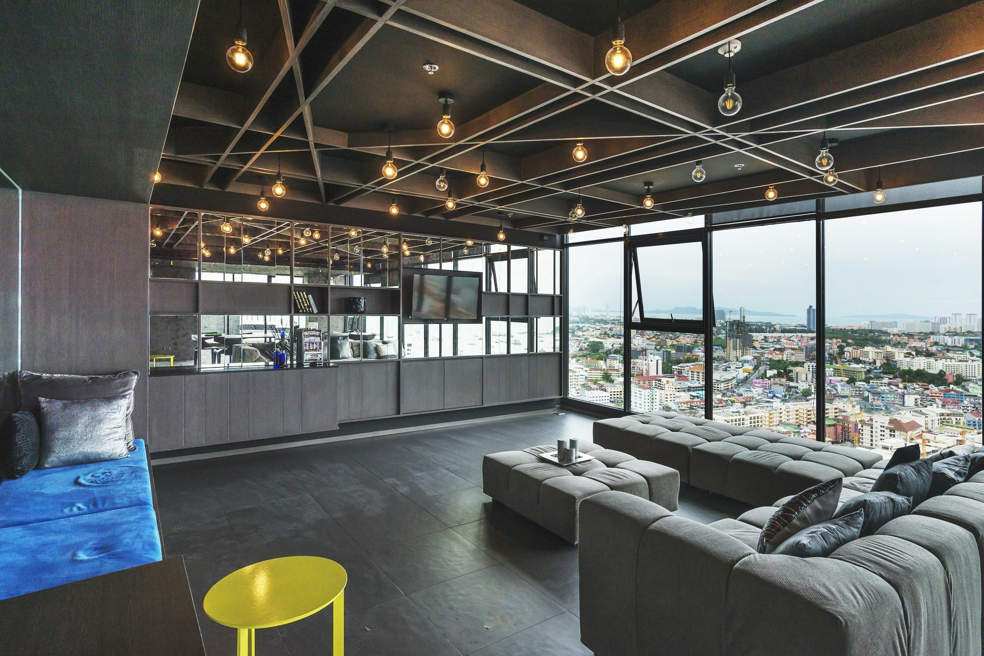 Favstay - The Base Central Pattaya Bagian luar foto