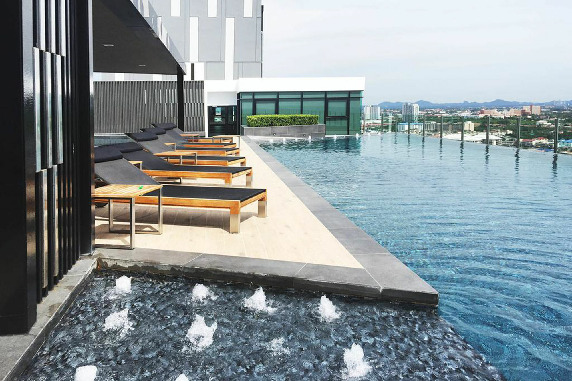 Favstay - The Base Central Pattaya Bagian luar foto